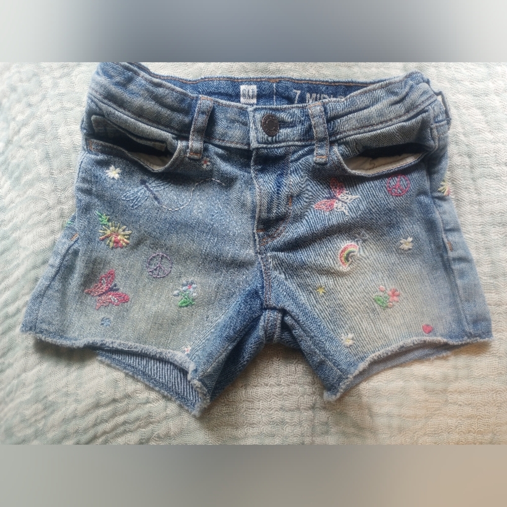 Gap Jean Cutoffs With Adorable Embroidery